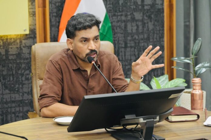 नदी प्रदूषण पर प्रशासन सख्त, कूड़ा डालने वालों के खिलाफ दर्ज होगी एफआईआर