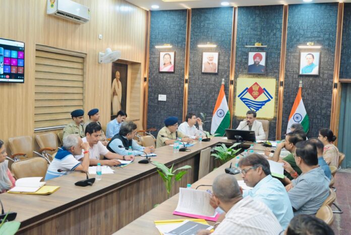 चुनावी तैयारियों को लेकर डीएम सख्त, नोडल अधिकारियों को समयबद्ध कार्य निपटाने के निर्देश
