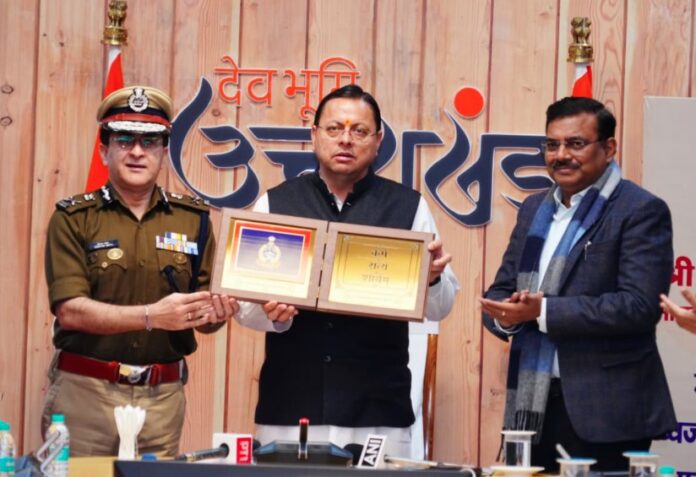 उत्तराखण्ड पुलिस को मिले नए गौरव चिह्न, मुख्यमंत्री ने किया अनावरण