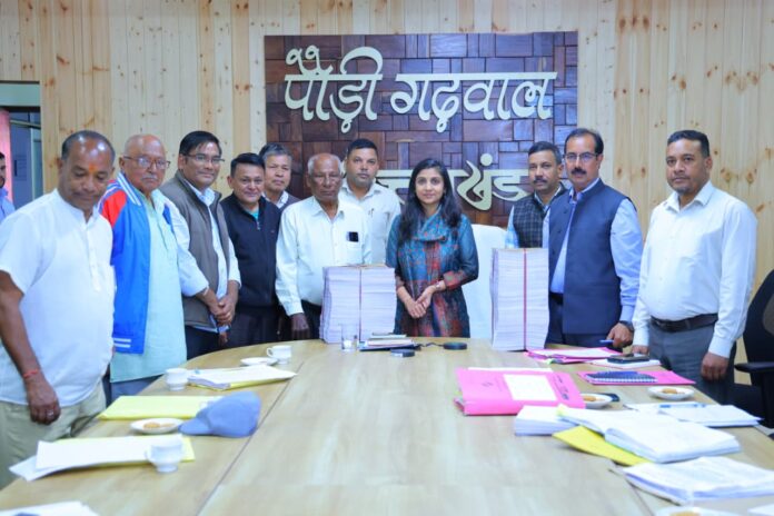 मतदाता सूची के अंतिम प्रकाशन व प्रथम स्तरीय जांच पर डीएम ने दलों के प्रतिनिधियों से किया संवाद