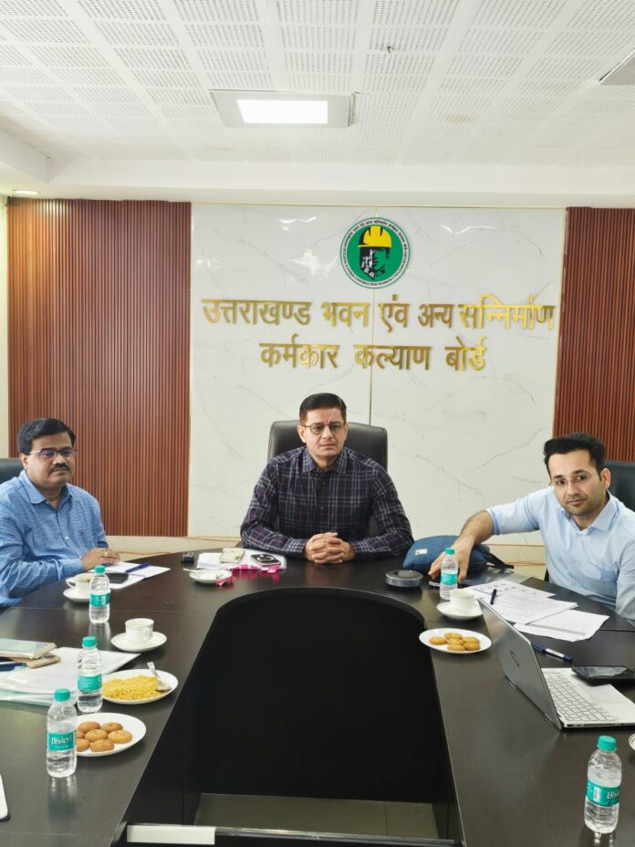 सीएम धामी की श्रमिक स्वास्थ्य योजना को दूसरे राज्यों में मिल रही पहचान, यूपी की टीम ने लिया जायजा