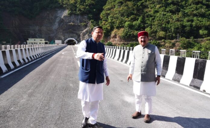 मुख्यमंत्री ने रुद्रप्रयाग में निर्माणाधीन पुल-सुरंग परियोजना और संगम लाइब्रेरी का लिया जायजा