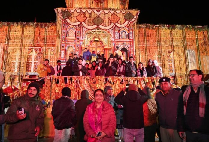बदरीनाथ धाम पहुंचीं विधानसभा अध्यक्ष ऋतु खण्डूडी भूषण, विधि-विधान से की पूजा-अर्चना
