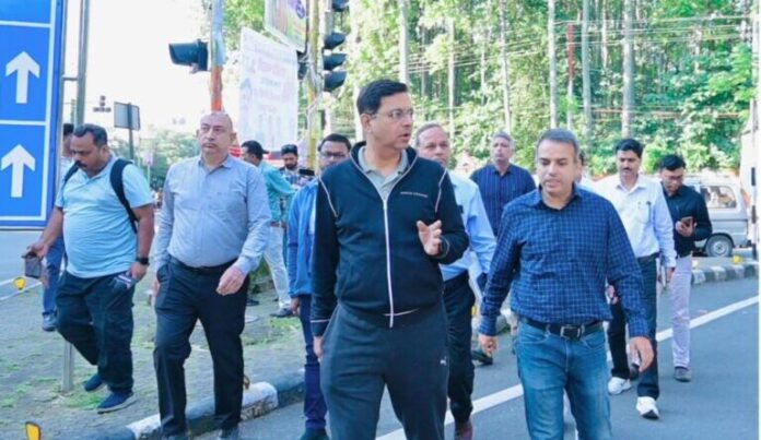 सड़कें दुरुस्त करने की समयसीमा तय, 18 अक्टूबर तक गड्ढे भरने के निर्देश